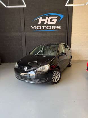 VOLKSWAGEN-POLO-2013