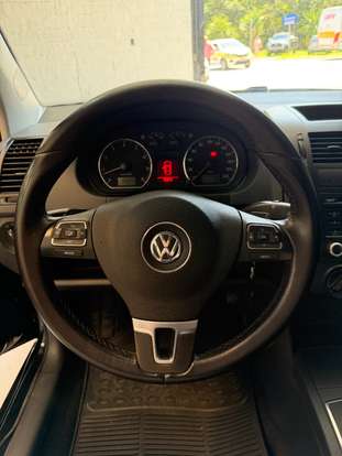 VOLKSWAGEN-POLO-2013