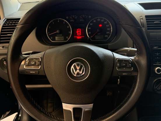 VOLKSWAGEN-POLO-1.6 MI 8V FLEX 4P AUTOMATIZADO VOLKSWAGEN-POLO-2013