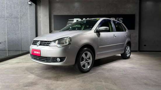 VOLKSWAGEN-POLO-2013