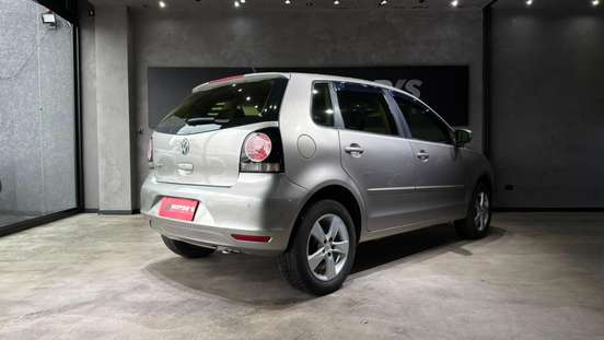 VOLKSWAGEN-POLO-2013
