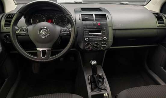 VOLKSWAGEN-POLO-2013