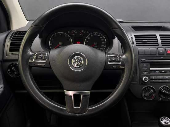 VOLKSWAGEN-POLO-2013