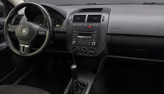 VOLKSWAGEN-POLO-2013