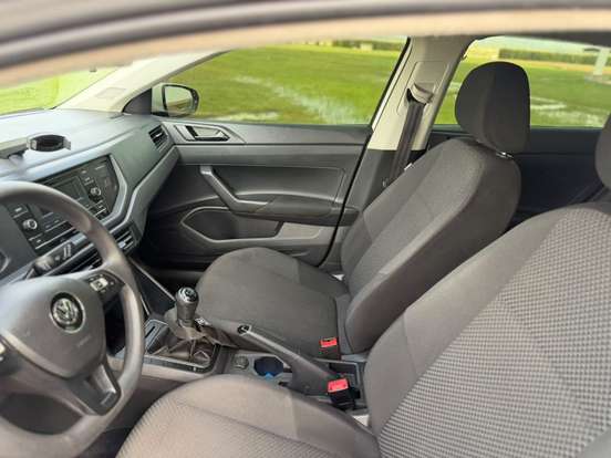 VOLKSWAGEN-POLO-2019