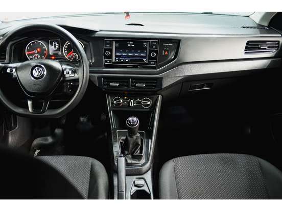 VOLKSWAGEN-POLO-2020