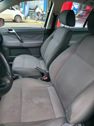 VOLKSWAGEN-POLO SEDAN-2011