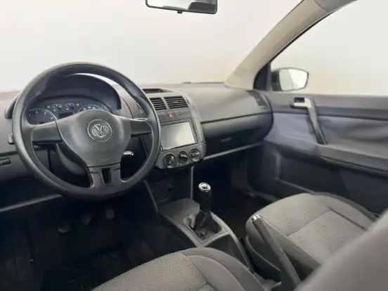 VOLKSWAGEN-POLO SEDAN-2012
