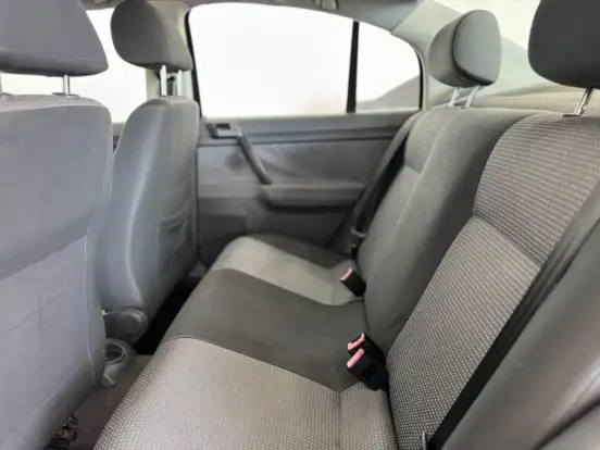 VOLKSWAGEN-POLO SEDAN-2012
