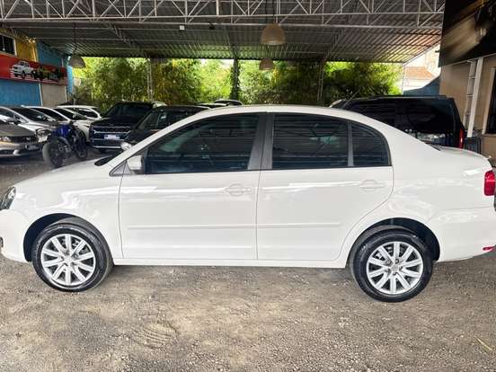 VOLKSWAGEN-POLO SEDAN-2012