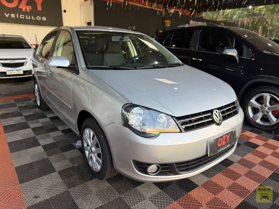 VOLKSWAGEN-POLO SEDAN-2011