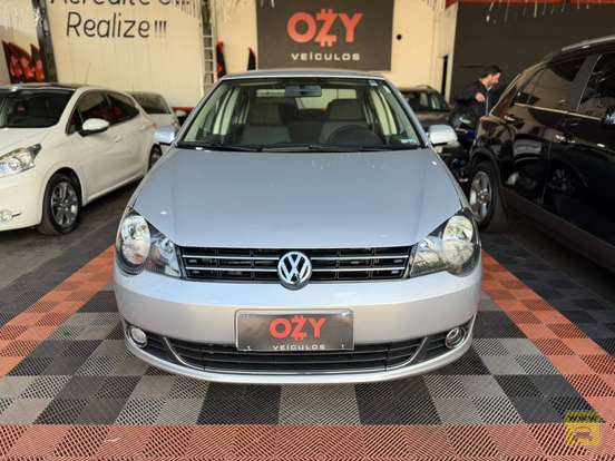 VOLKSWAGEN-POLO SEDAN-2011