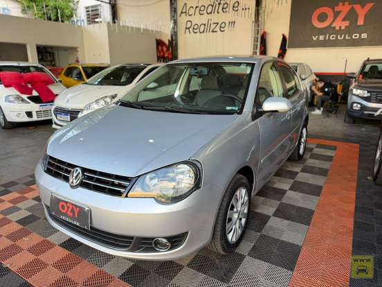 VOLKSWAGEN-POLO SEDAN-2011