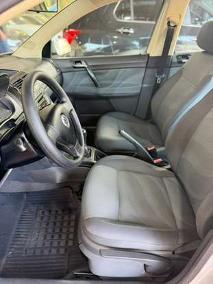 VOLKSWAGEN-POLO SEDAN-2011