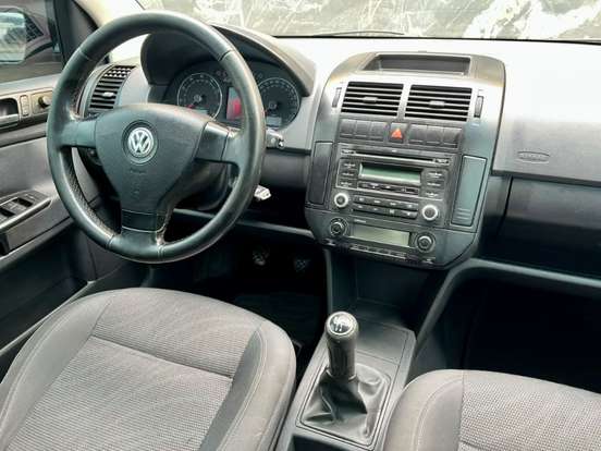 VOLKSWAGEN-POLO SEDAN-2009