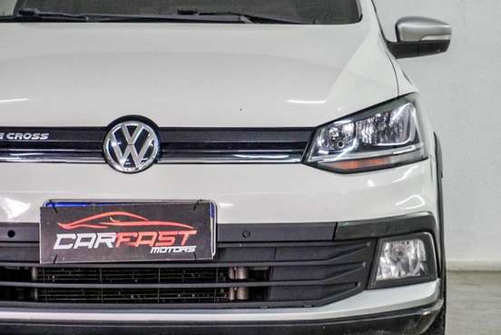 VOLKSWAGEN-SPACE CROSS-2015
