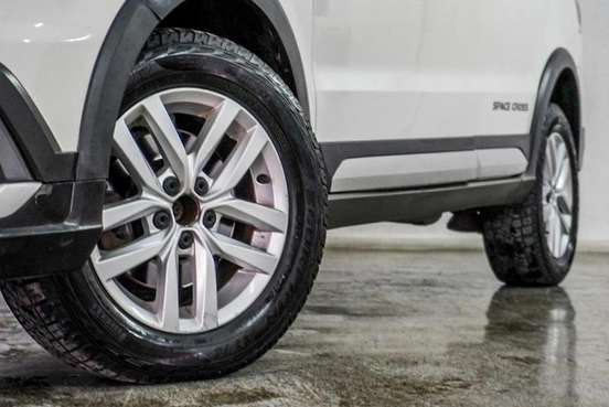 VOLKSWAGEN-SPACE CROSS-2015