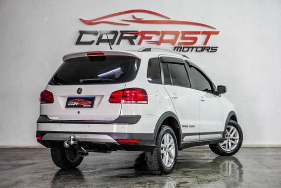 VOLKSWAGEN-SPACE CROSS-2015