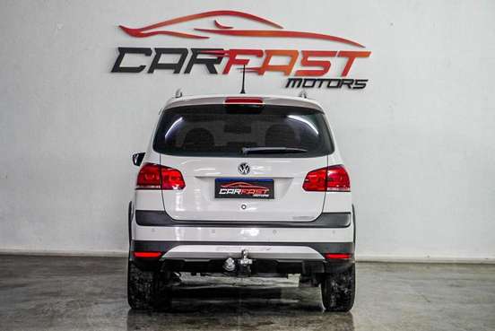 VOLKSWAGEN-SPACE CROSS-2015