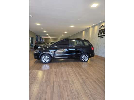 VOLKSWAGEN-SPACEFOX-2013