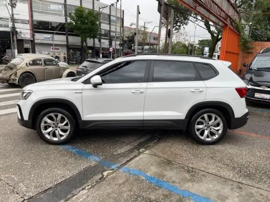 VOLKSWAGEN-TAOS-2022