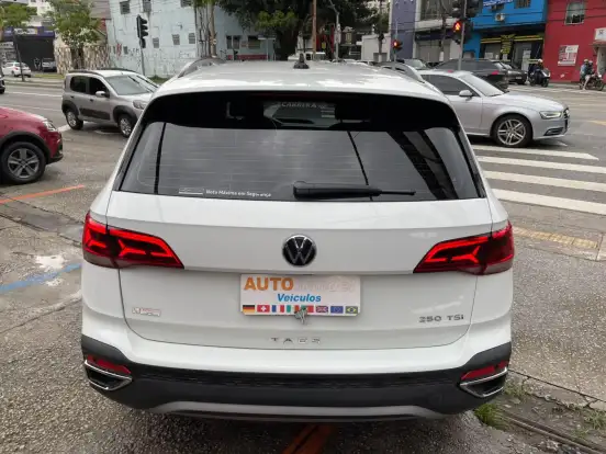 VOLKSWAGEN-TAOS-2022