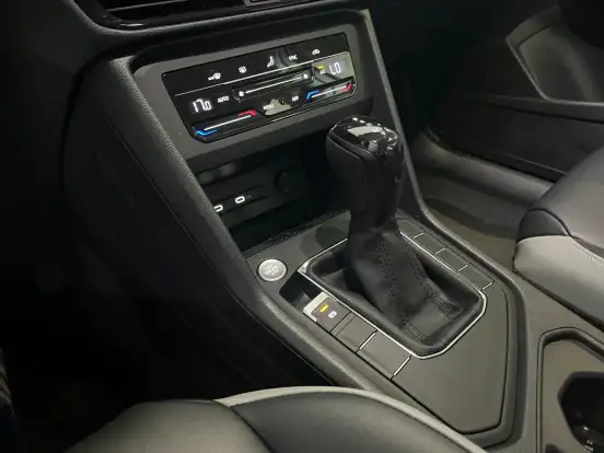 VOLKSWAGEN-TAOS-2023