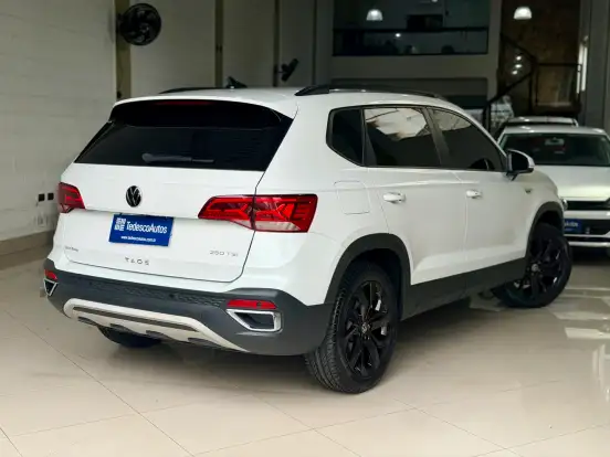 VOLKSWAGEN-TAOS-2022