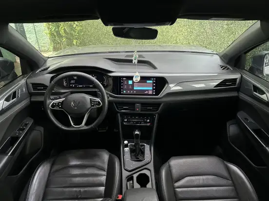 VOLKSWAGEN-TAOS-2023
