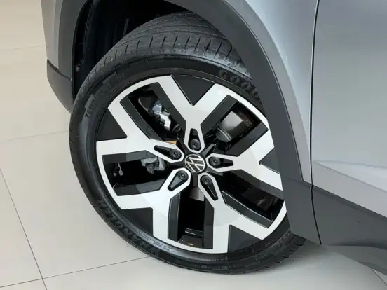 VOLKSWAGEN-TAOS-2025