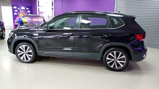 VOLKSWAGEN-TAOS-2025