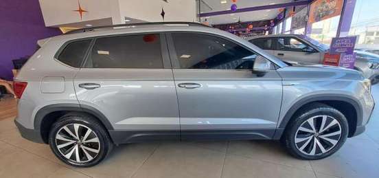 VOLKSWAGEN-TAOS-2025