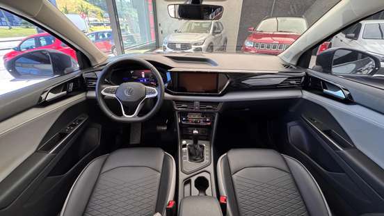 VOLKSWAGEN-TAOS-2023
