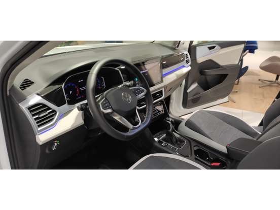 VOLKSWAGEN-TAOS-2026