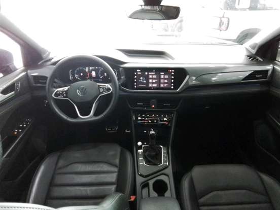 VOLKSWAGEN-TAOS-2024