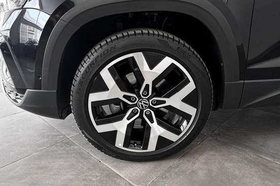 VOLKSWAGEN-TAOS-2025