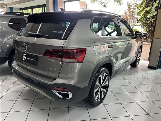 VOLKSWAGEN-TAOS-2022