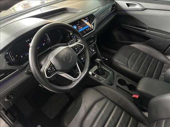 VOLKSWAGEN-TAOS-2022