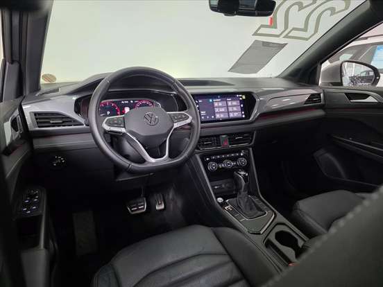 VOLKSWAGEN-TAOS-2021