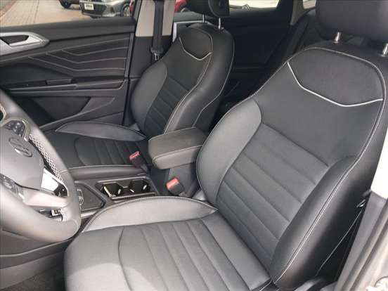 VOLKSWAGEN-TAOS-2025