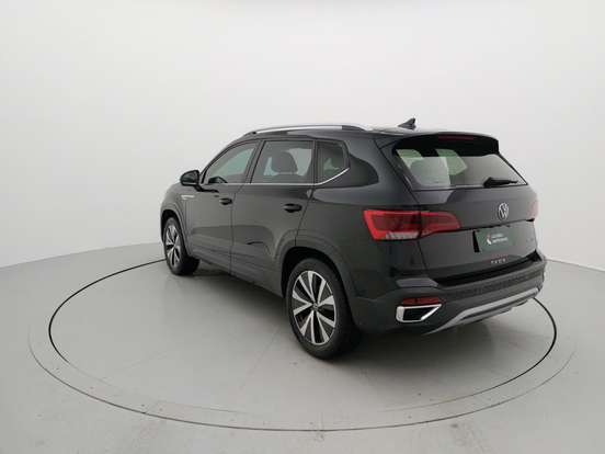 VOLKSWAGEN-TAOS-2023