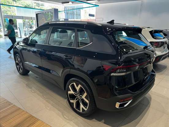 VOLKSWAGEN-TAOS-2026