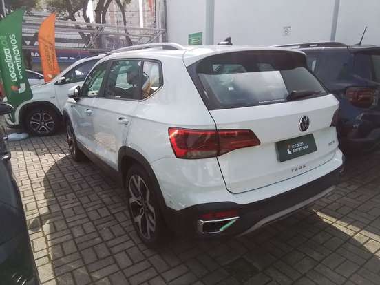 VOLKSWAGEN-TAOS-2024