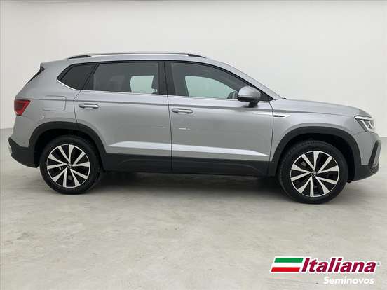 VOLKSWAGEN-TAOS-2023