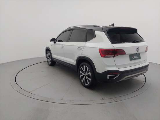 VOLKSWAGEN-TAOS-2023