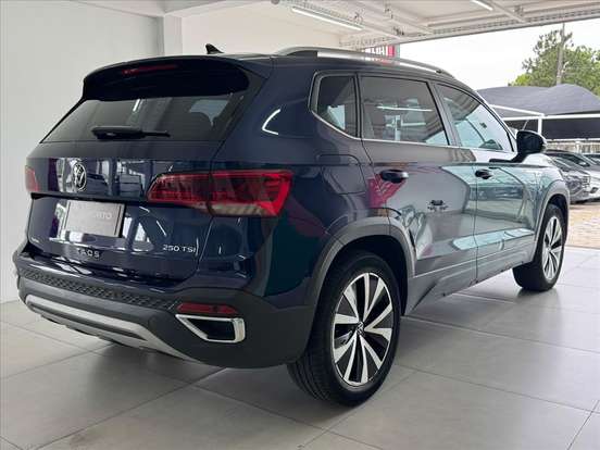 VOLKSWAGEN-TAOS-2022