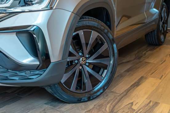 VOLKSWAGEN-TAOS-2022