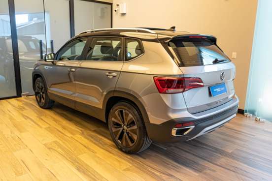 VOLKSWAGEN-TAOS-2022