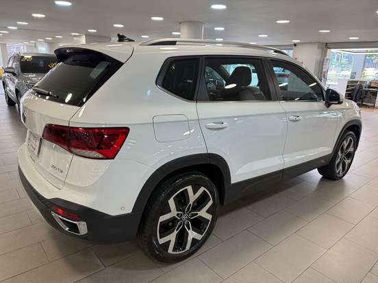 VOLKSWAGEN-TAOS-2023