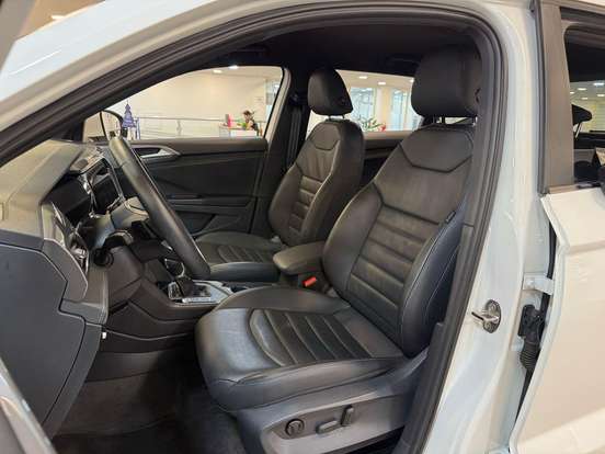 VOLKSWAGEN-TAOS-2023
